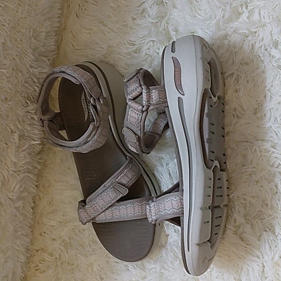 Sketchers arch support sandal size 7.5 - Picture 2 of 4